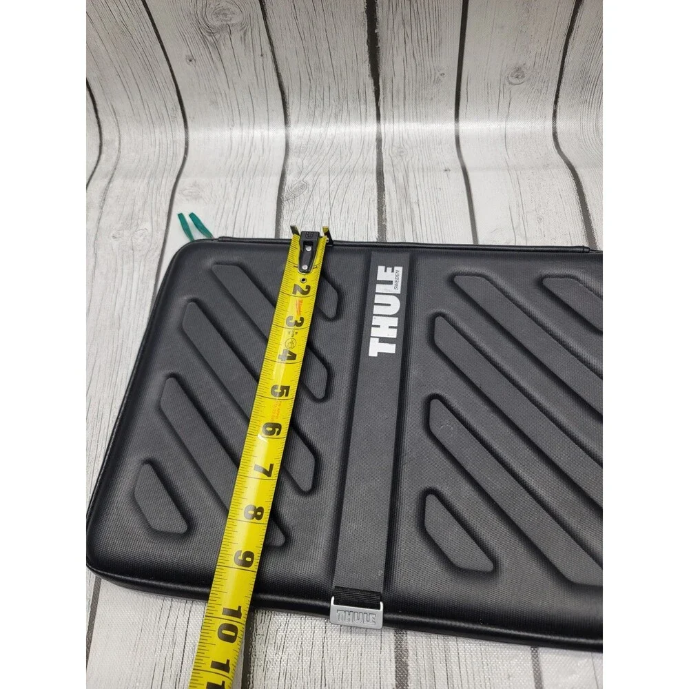 Thule Sweden Gauntlet 13x9.5 15 In Laptop Case Black Tablet sleeve zipper travel